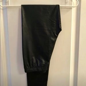 shinny black strechable leggings